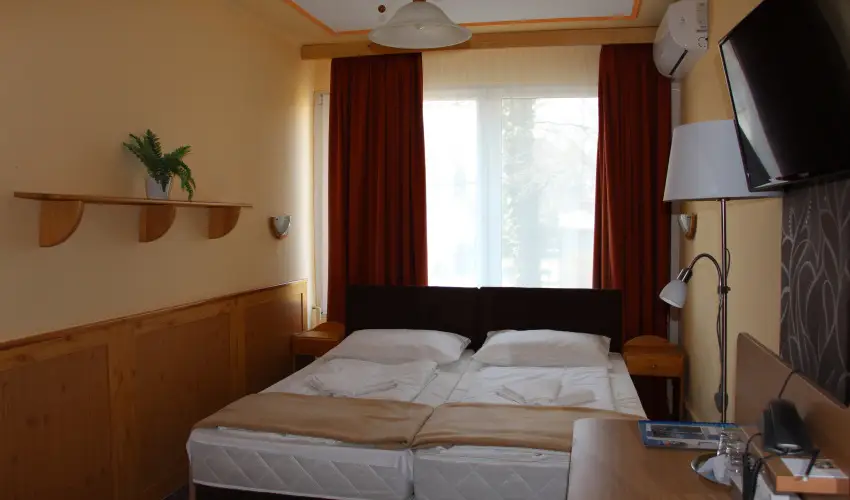 Nereus Park Hotel Balatonalmdi - Mjus 1. 