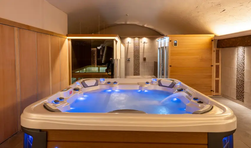 Ozis Hotel  Nagykanizsa - Mjus 1. (min. 2 j)