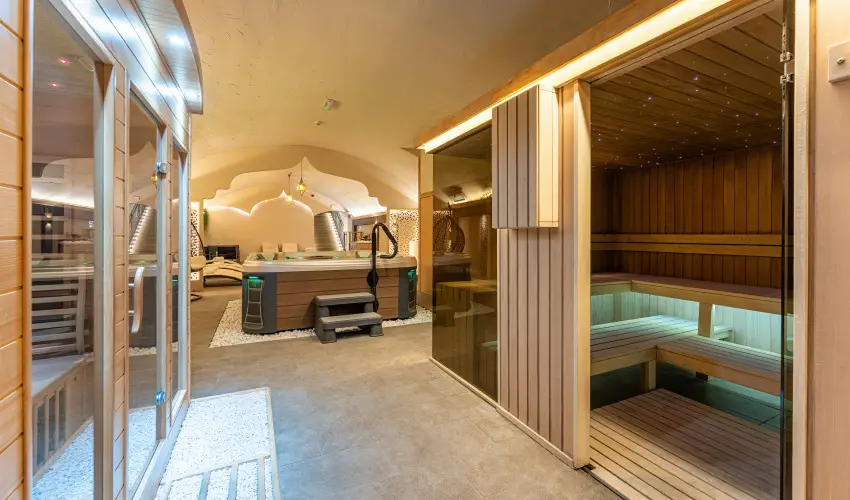 Ozis Hotel  Nagykanizsa - Mjus 1. (min. 2 j)