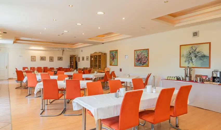 Ozis Hotel  Nagykanizsa - Mjus 1. (min. 2 j)