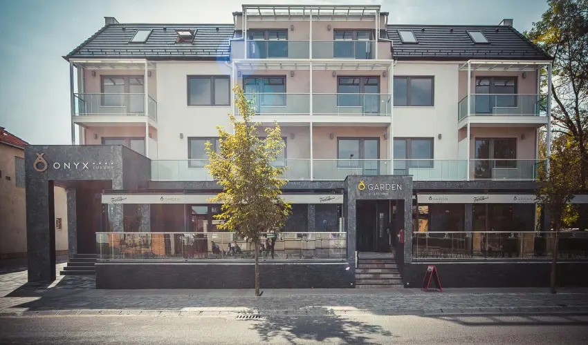 Onyx Luxury Srvr Srvr - Mjus 1. (min. 2 j)