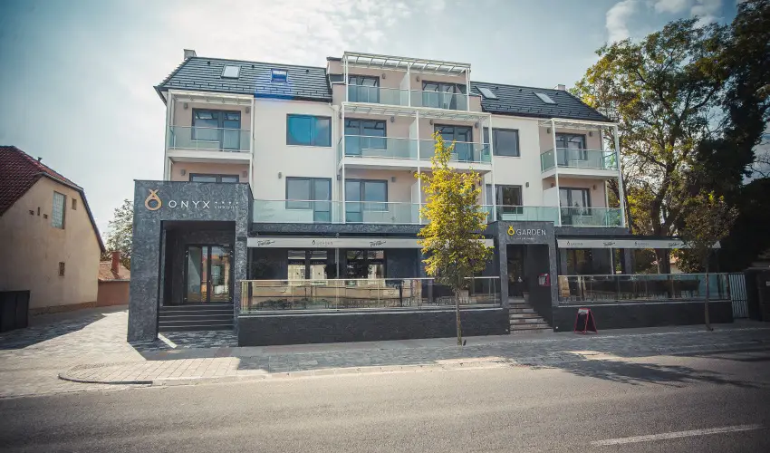 Onyx Luxury Srvr Srvr - Mjus 1. (min. 2 j)