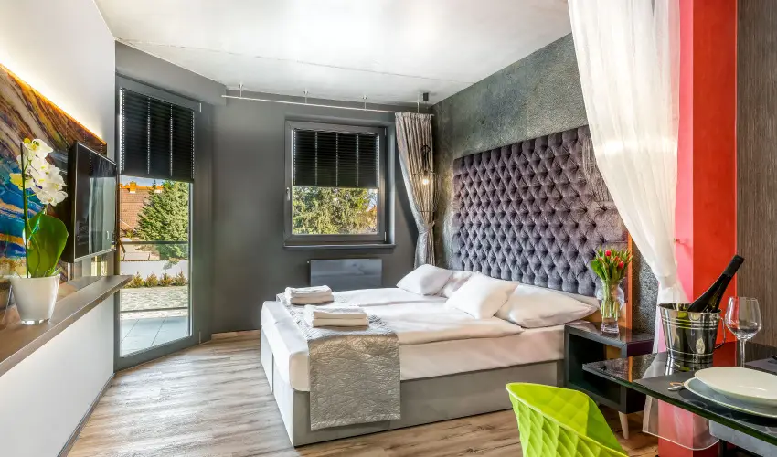 Onyx Luxury Srvr Srvr - Mjus 1. (min. 2 j)