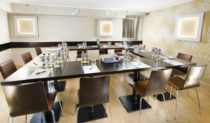 Opera Garden Hotel & Apartments Budapest - Mjus 1. - teljes elrefizetssel (min. 2 j)