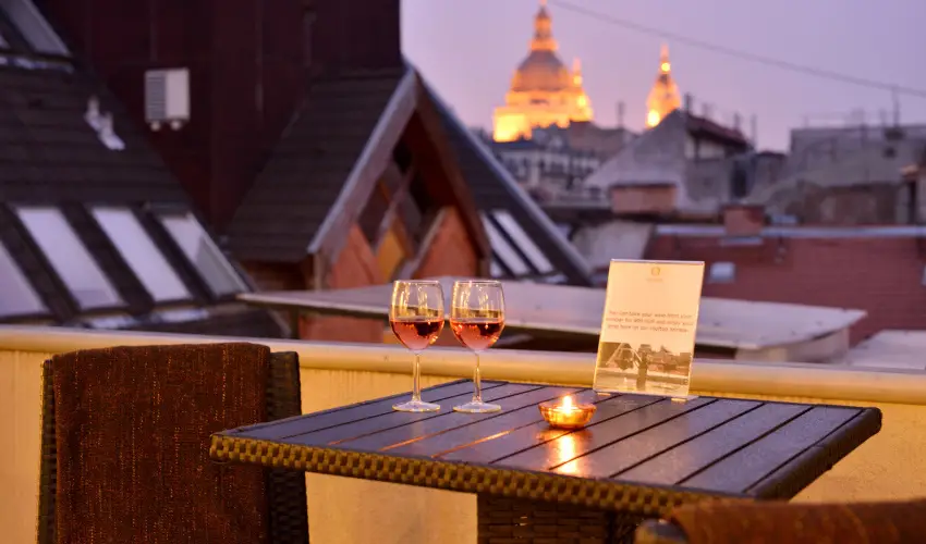 Opera Garden Hotel & Apartments Budapest - Mjus 1. - teljes elrefizetssel (min. 2 j)