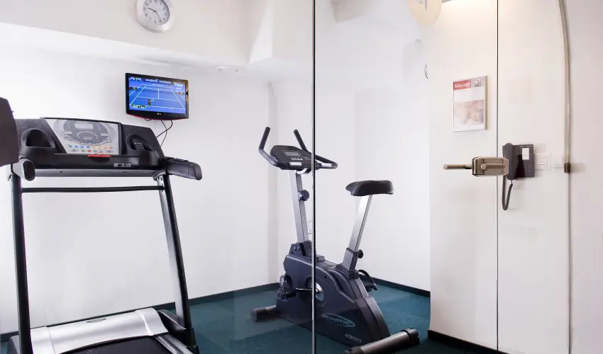 Opera Garden Hotel & Apartments Budapest - Mjus 1. - teljes elrefizetssel (min. 2 j)