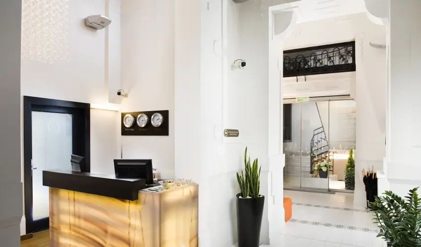 Opera Garden Hotel & Apartments Budapest - Mjus 1. - teljes elrefizetssel (min. 2 j)