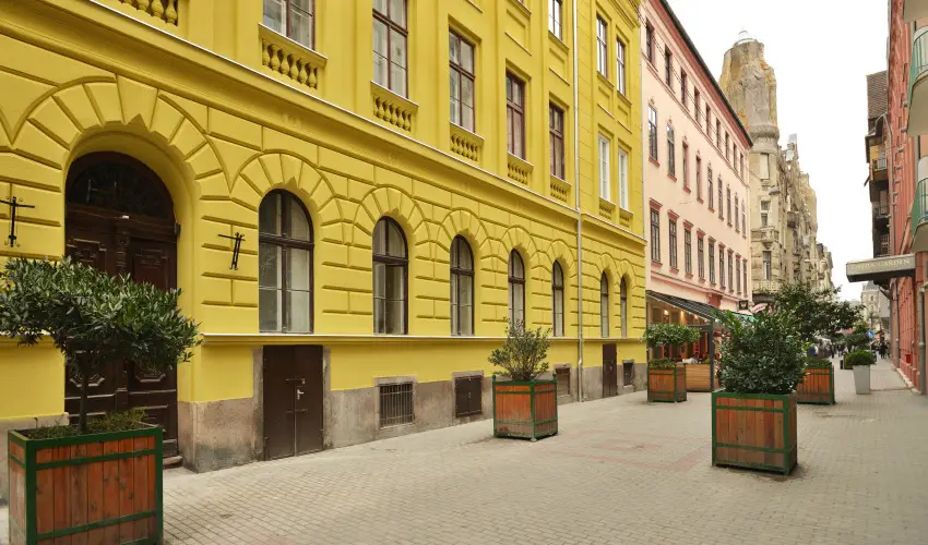 Opera Garden Hotel & Apartments Budapest - Mjus 1. - teljes elrefizetssel (min. 2 j)