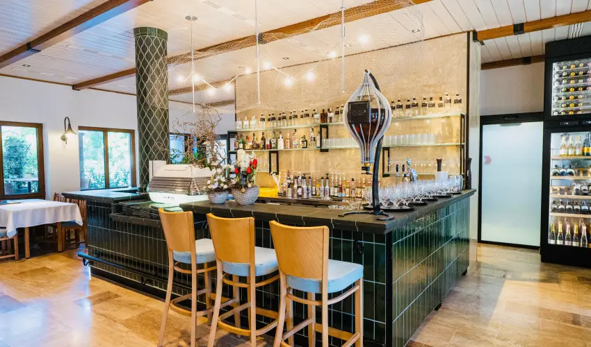 reg Halsz tterem s Fogad Tt - Mjus 1.