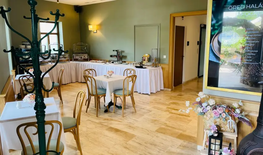 reg Halsz tterem s Fogad Tt - Mjus 1.