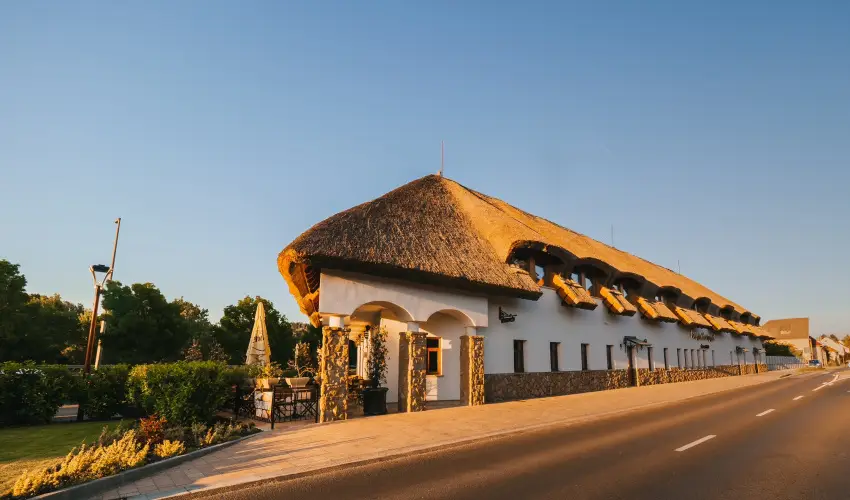 reg Halsz tterem s Fogad Tt - Mjus 1.