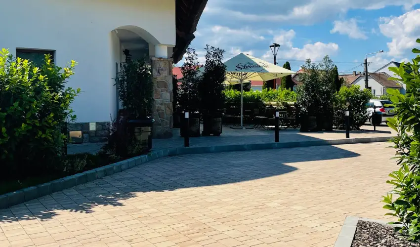 reg Halsz tterem s Fogad Tt - Mjus 1.