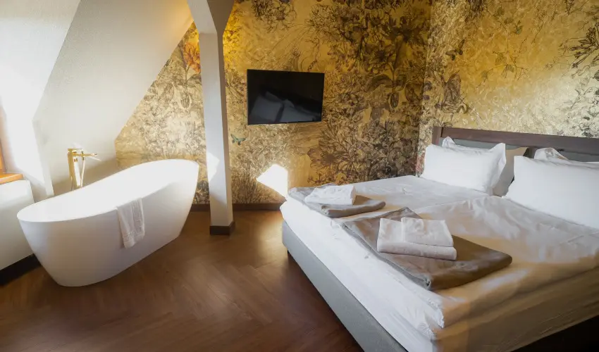 reg Halsz tterem s Fogad Tt - Mjus 1.