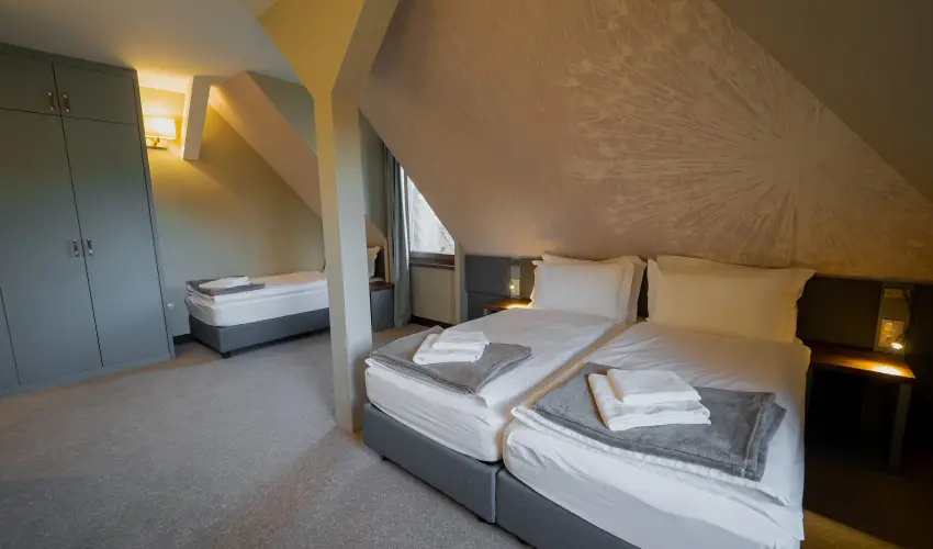 reg Halsz tterem s Fogad Tt - Mjus 1.