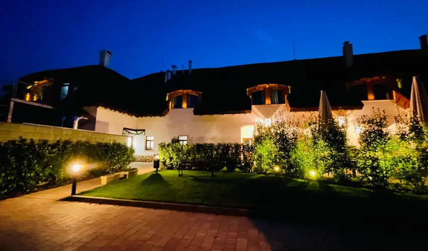 reg Halsz tterem s Fogad Tt - Mjus 1.