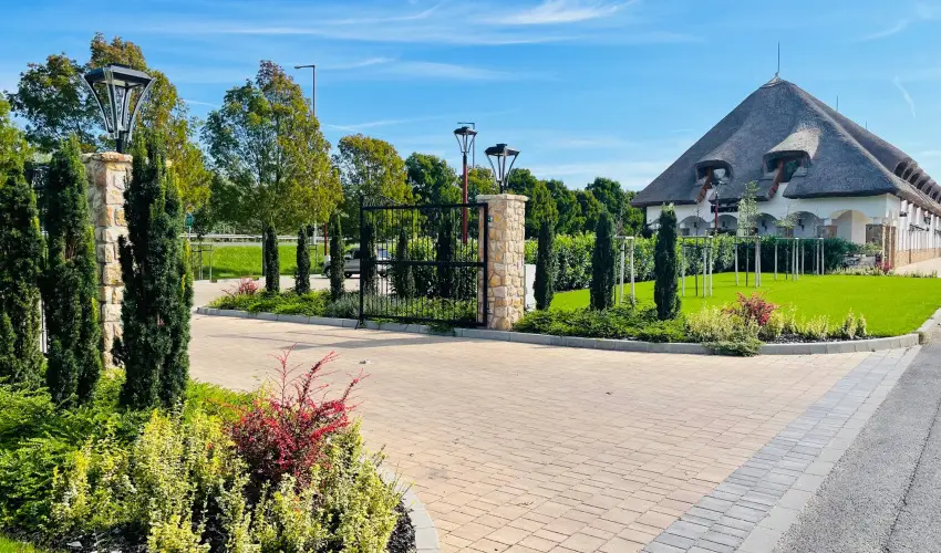 reg Halsz tterem s Fogad Tt - Mjus 1.