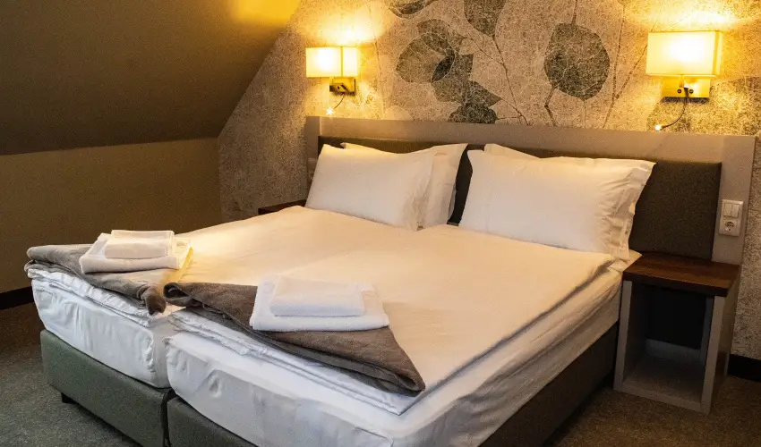 reg Halsz tterem s Fogad Tt - Mjus 1.