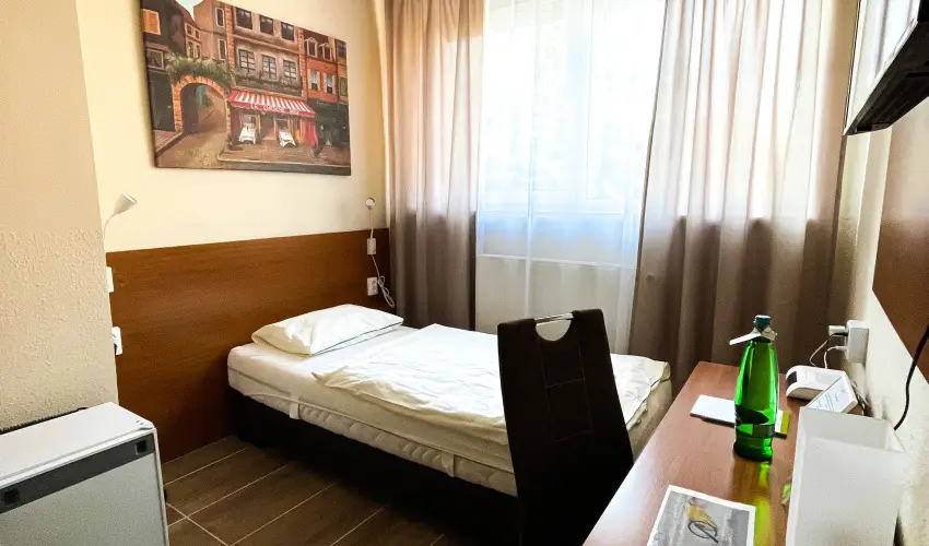 reg-t Hotel Tata - Mjus 1. 