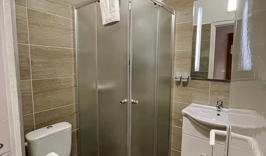 reg-t Hotel Tata - Mjus 1. 