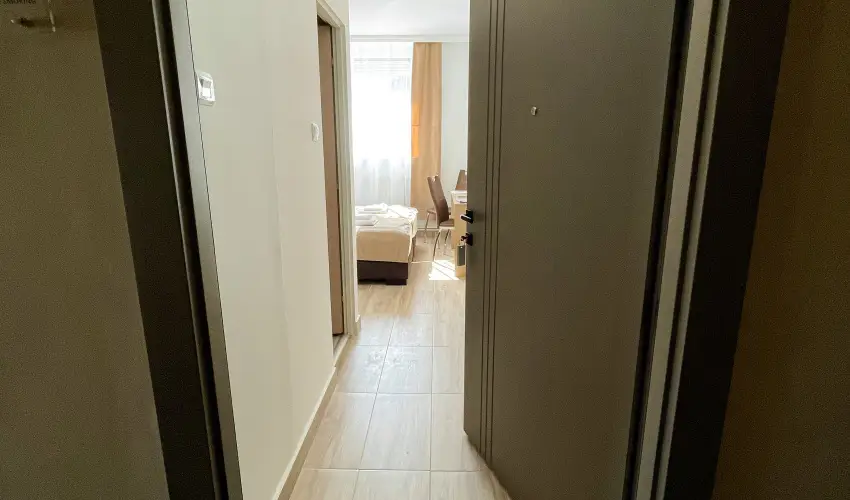 reg-t Hotel Tata - Mjus 1. 