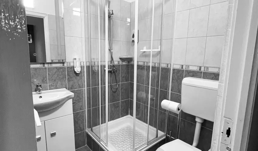 �reg-t� Hotel Tata - M�jus 1. 