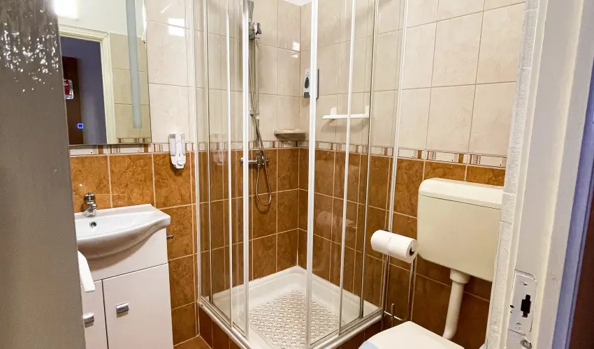 reg-t Hotel Tata - Mjus 1. 