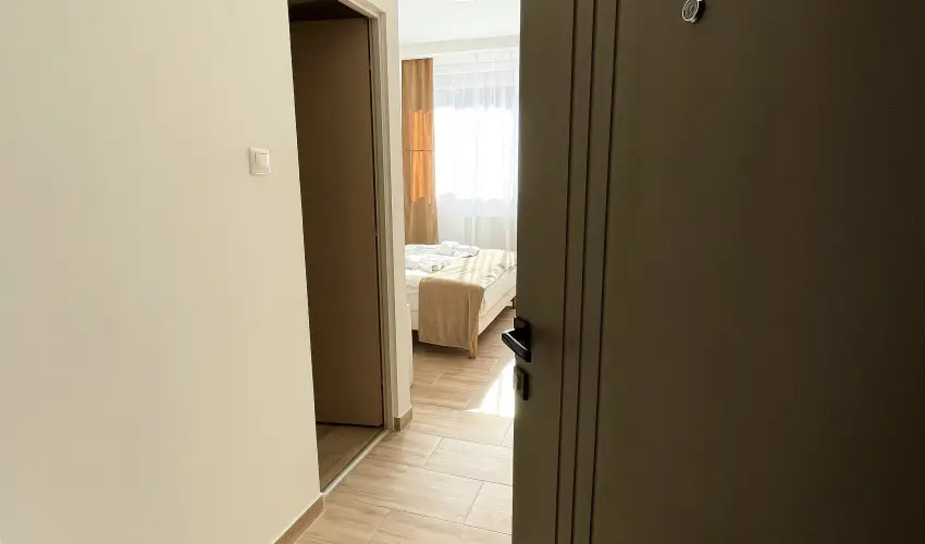 reg-t Hotel Tata - Mjus 1. 