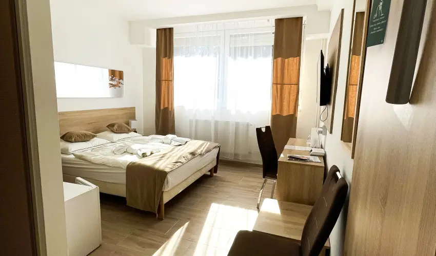 reg-t Hotel Tata - Mjus 1. 