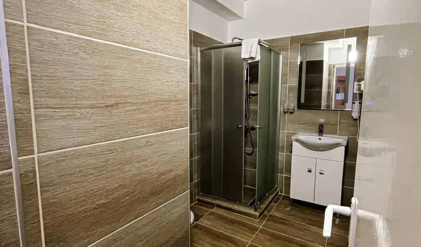 reg-t Hotel Tata - Mjus 1. 