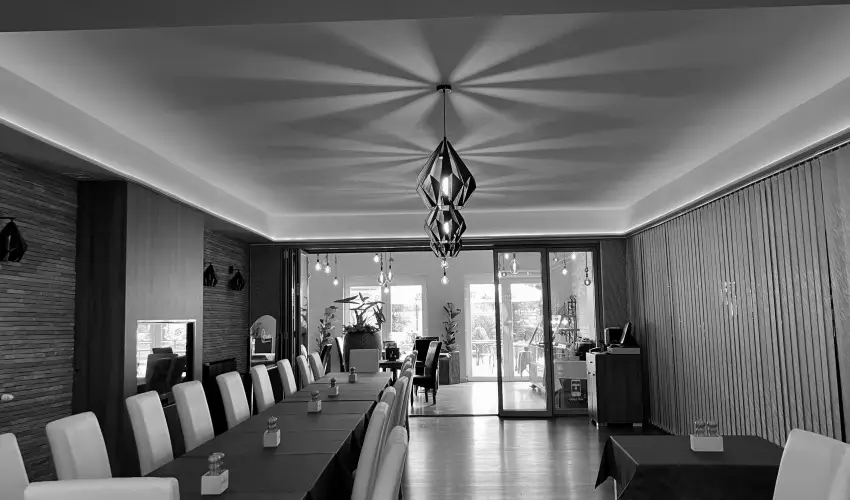 �reg-t� Hotel Tata - M�jus 1. 