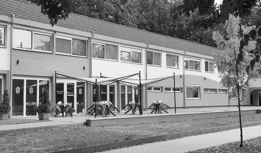 �reg-t� Hotel Tata - M�jus 1. 