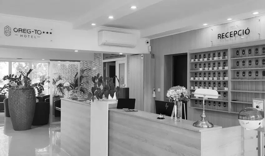 �reg-t� Hotel Tata - M�jus 1. 