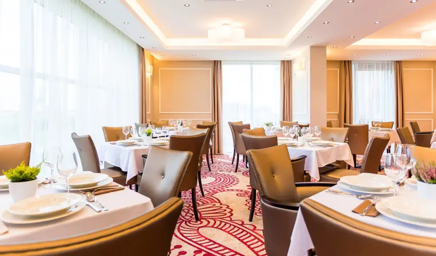 Outlet Hotel Polgr Polgr - Majlis 