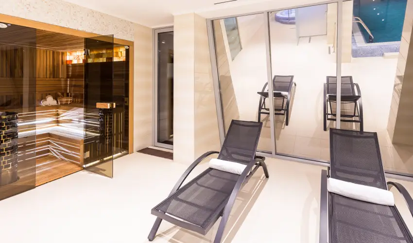 Outlet Hotel Polgr Polgr - Majlis 