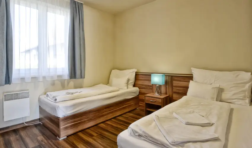 Pandora Zsry Apartmanok Mezkvesd - Mjus 1. 