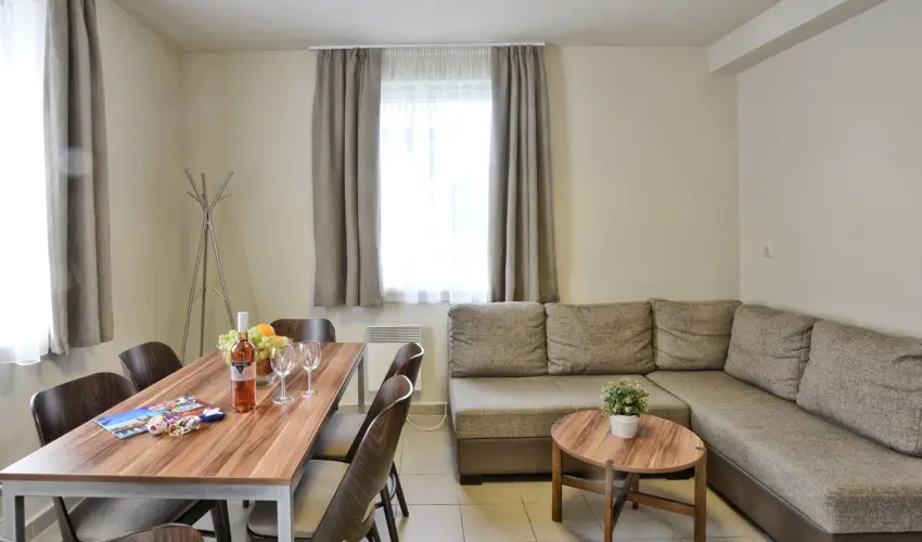 Pandora Zsry Apartmanok Mezkvesd - Mjus 1. 