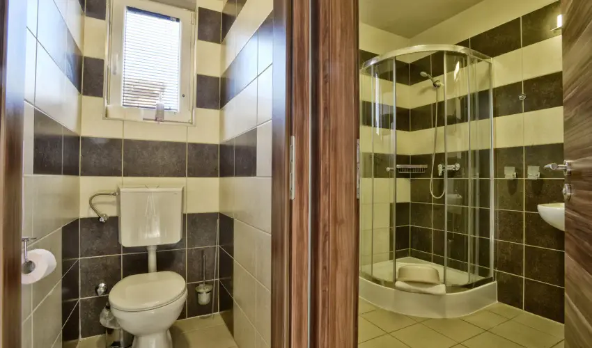 Pandora Zsry Apartmanok Mezkvesd - Mjus 1. 