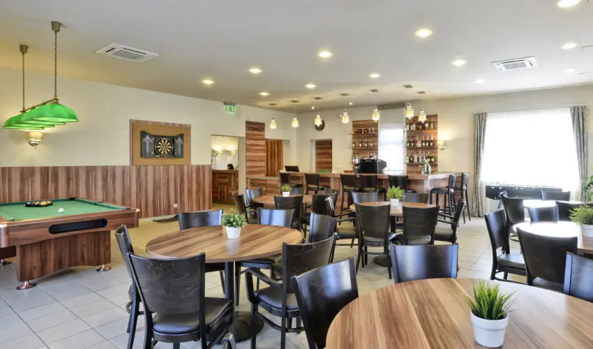 Pandora Zsry Apartmanok Mezkvesd - Mjus 1. 