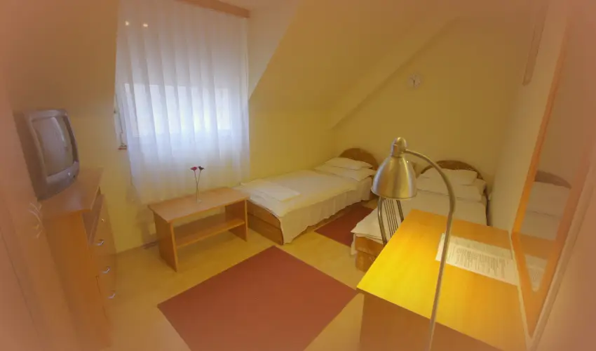 Hotel Vad�szk�rt Sz�kesfeh�rv�r - M�jus 1.