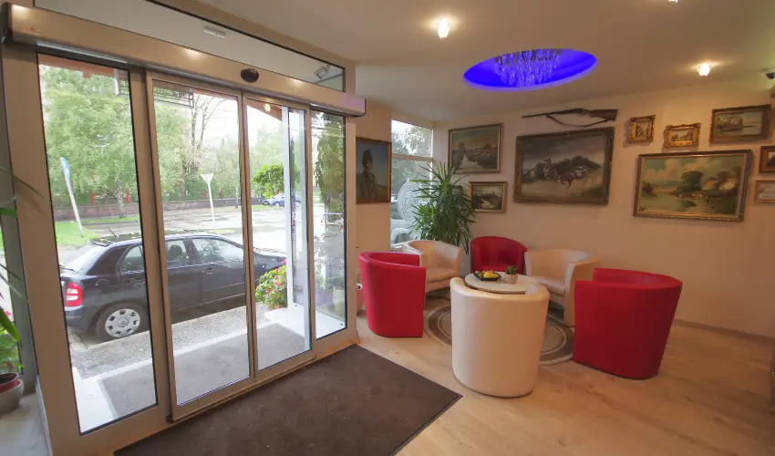 Hotel Vad�szk�rt Sz�kesfeh�rv�r - M�jus 1.