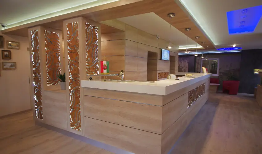 Hotel Vad�szk�rt Sz�kesfeh�rv�r - M�jus 1.