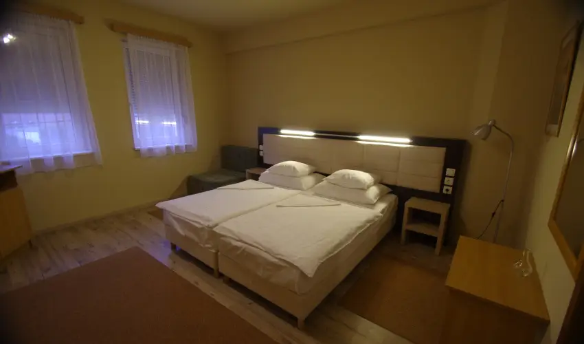 Hotel Vad�szk�rt Sz�kesfeh�rv�r - M�jus 1.