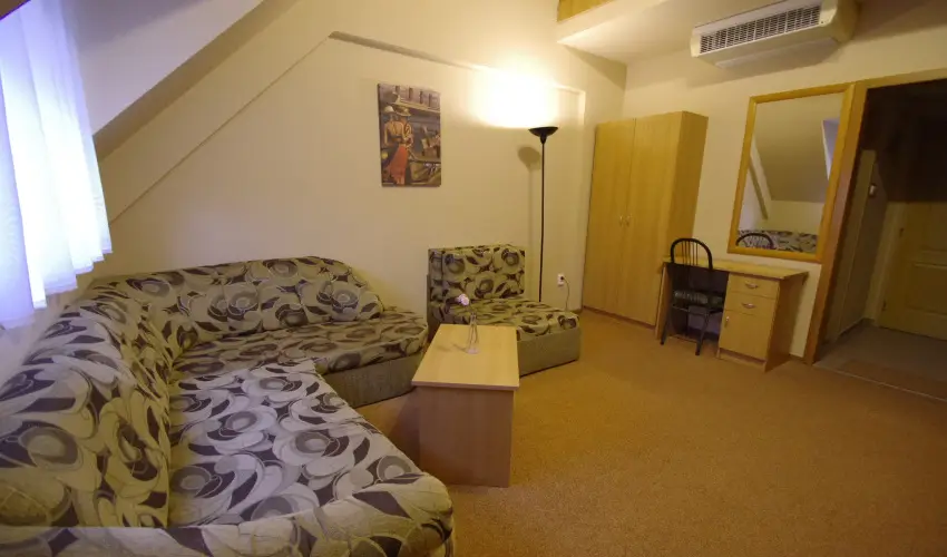 Hotel Vad�szk�rt Sz�kesfeh�rv�r - M�jus 1.