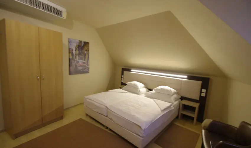 Hotel Vad�szk�rt Sz�kesfeh�rv�r - M�jus 1.