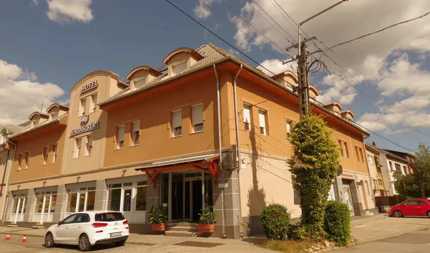 Hotel Vad�szk�rt Sz�kesfeh�rv�r - M�jus 1.