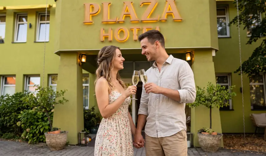 Pl�za Hotel Gyula Gyula - M�jus 1.