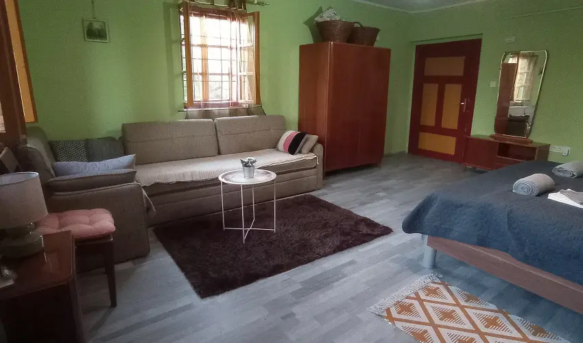 Pni Kuck Vendghz s Minifarm  Hosszvlgy - Mjus 1.