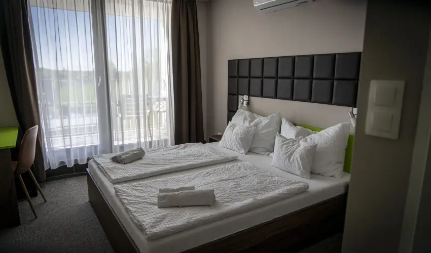 Port tterem & Panzi Balatonmriafrd - Mjus 1. - teljes elrefizetssel (min. 3 j)