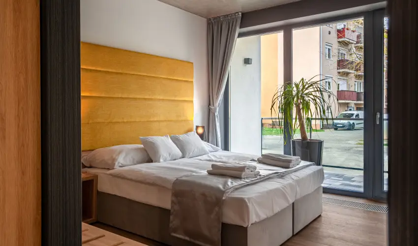 R31 Residence Srvr - Mjus 1. (min. 2 j)