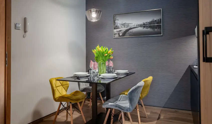 R31 Residence Srvr - Mjus 1. (min. 2 j)